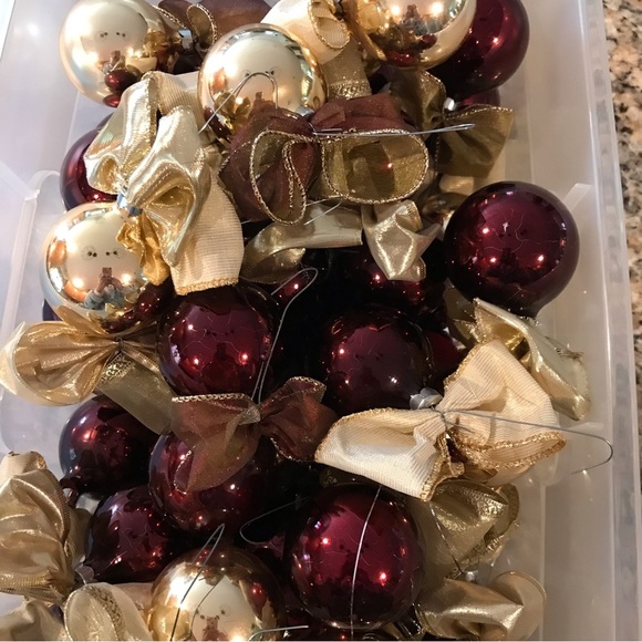 🎄Box of Ornaments with Bows - Picture 1 of 4